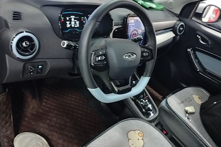 Used Chery QQ Little Ant 2023 251km True Love Edition Lithium Iron Phosphate Center Console