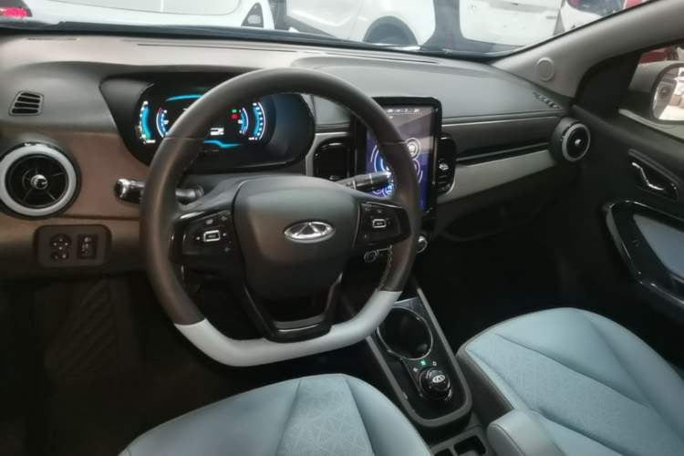 Used Chery QQ Little Ant 2023 251km True Love Edition Lithium Iron Phosphate Center Console