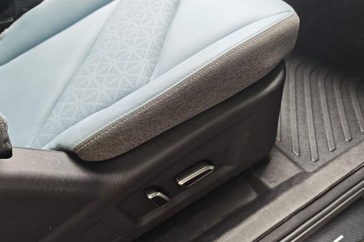 Used Chery QQ Little Ant 2023 251km True Love Edition Lithium Iron Phosphate Interior 11