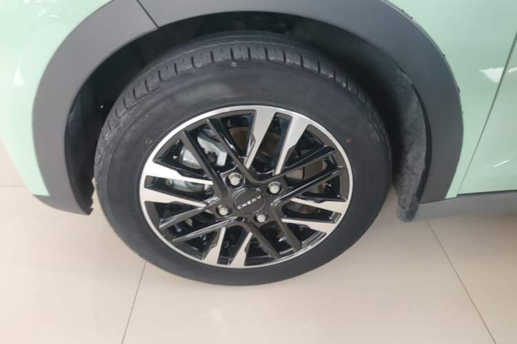 Used Chery QQ Little Ant 2023 301km True Love Plus Version Ternary Lithium Left Front Wheel Hub