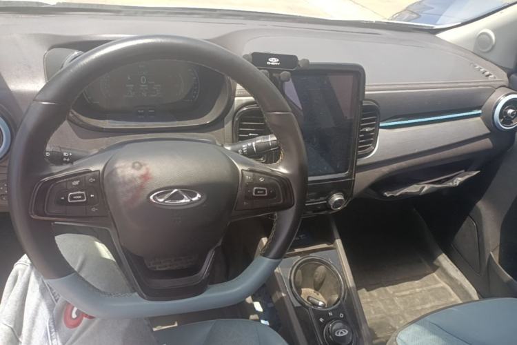 Used Chery QQ Little Ant 2023 Updated Version 251 km Love Edition Lithium Iron Phosphate Center Console