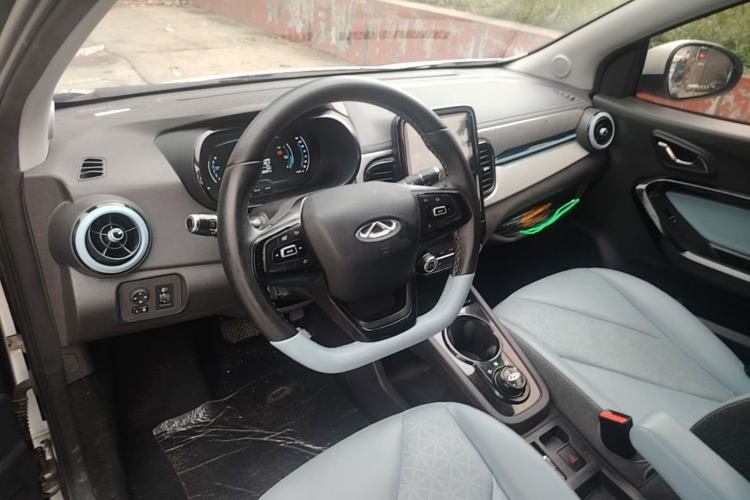 Used Chery QQ Little Ant 2023 251km True Love Edition Lithium Iron Phosphate Center Console