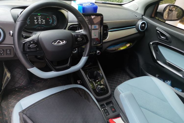 Used Chery QQ Little Ant 2023 Updated Version 251 km Love Edition Lithium Iron Phosphate Center Console
