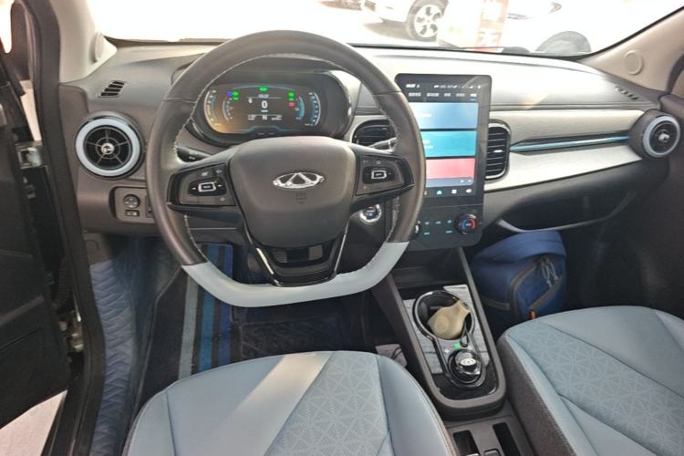 Used Chery QQ Little Ant 2023 251km True Love Edition Lithium Iron Phosphate Center Console