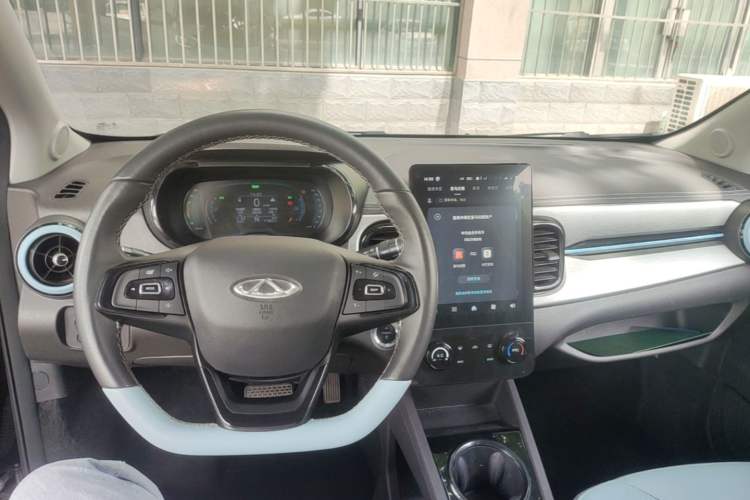 Used Chery QQ Little Ant 2023 251km True Love Edition Lithium Iron Phosphate Center Console