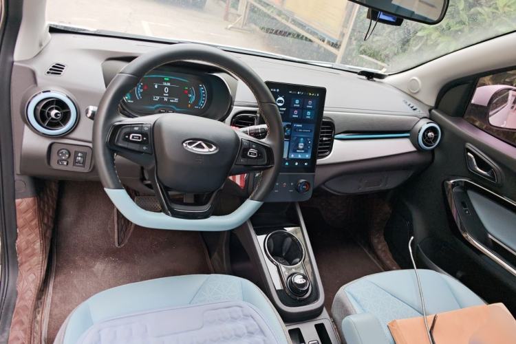 Used Chery QQ Little Ant 2023 251km True Love Edition Lithium Iron Phosphate Center Console