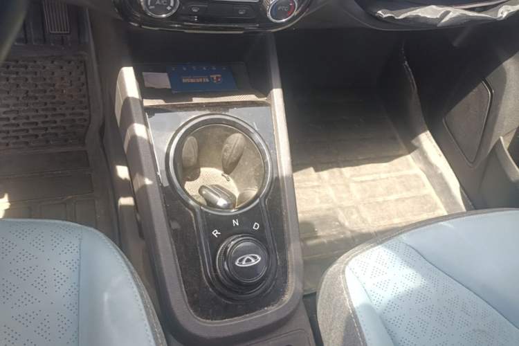 Used Chery QQ Little Ant 2023 Updated Version 251 km Love Edition Lithium Iron Phosphate Gear Lever
