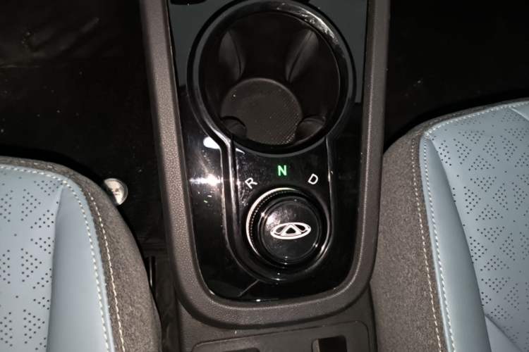 Used Chery QQ Little Ant 2023 251km True Love Edition Lithium Iron Phosphate Gear Lever