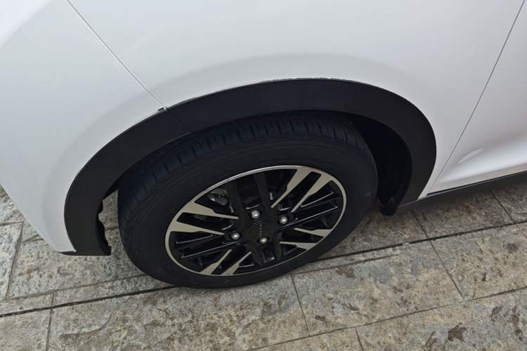 Used Chery QQ Little Ant 2023 Updated Version 251 km Love Edition Lithium Iron Phosphate Left Front Wheel Hub