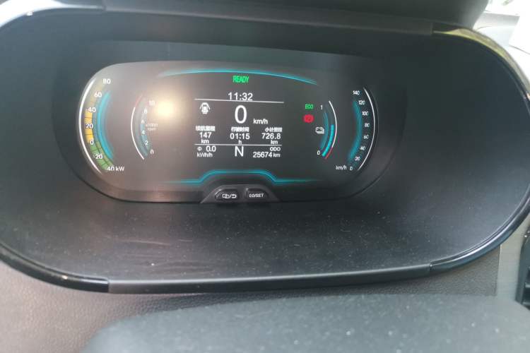 Used Chery QQ Little Ant 2023 Updated Version 251 km Love Edition Lithium Iron Phosphate Odometer Close Up