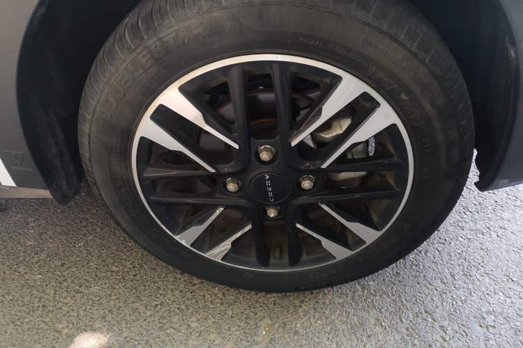 Used Chery QQ Little Ant 2023 Updated Version 251 km Love Edition Lithium Iron Phosphate Right Front Wheel Hub