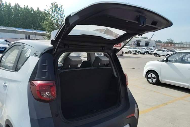 Used Chery QQ Little Ant 2023 251km Love Edition Lithium Iron Phosphate Trunk