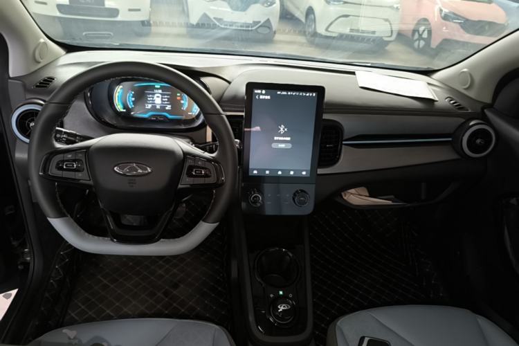 Used Chery QQ Little Ant 2024 Revised Version Youth Edition 251 km True Love Edition 25.05 kWh Center Console