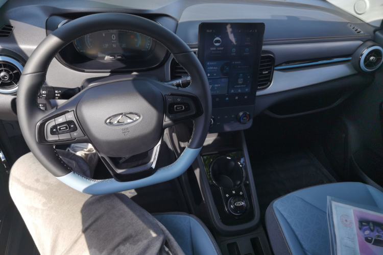 Used Chery QQ Little Ant 2024 Revised Version Youth Edition 251 km True Love Edition 25.05 kWh Center Console