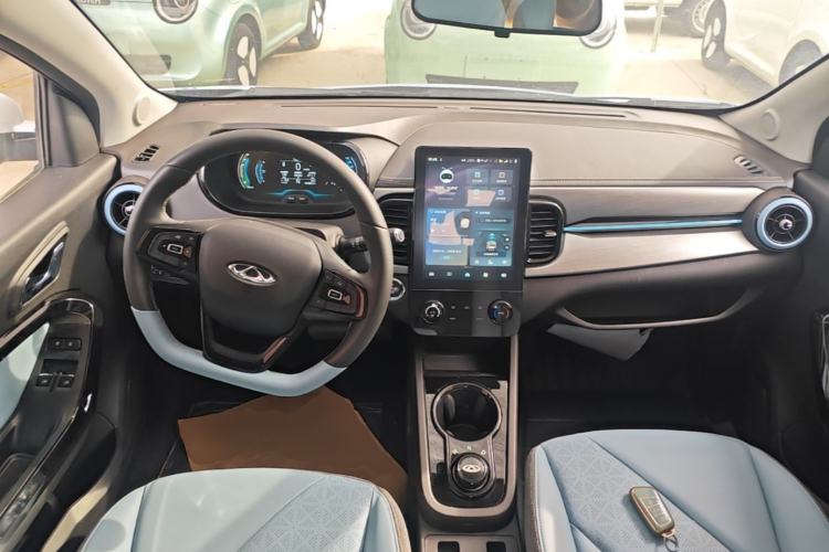 Used Chery QQ Little Ant 2024 Revised Version Youth Edition 251 km True Love Edition 25.05 kWh Center Console