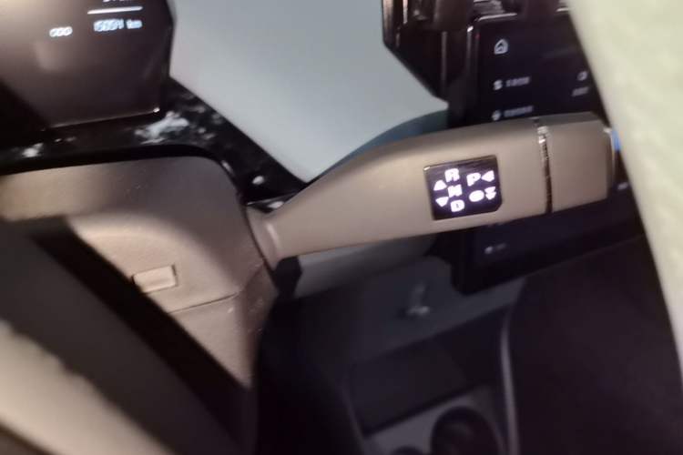 Used Chery QQ Little Ant 2024 Edition Youth Version 321 km Beloved Version 29.23 kWh Gear Lever