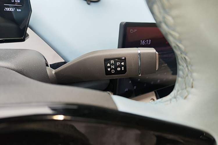 Used Chery QQ Little Ant 2024 Edition Youth Version 321 km Beloved Version 29.23 kWh Gear Lever