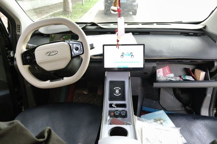 Used Chery QQ Little Ant 2024 Youth Edition 321 km Range Cool Love Version 29.23 kWh Center Console