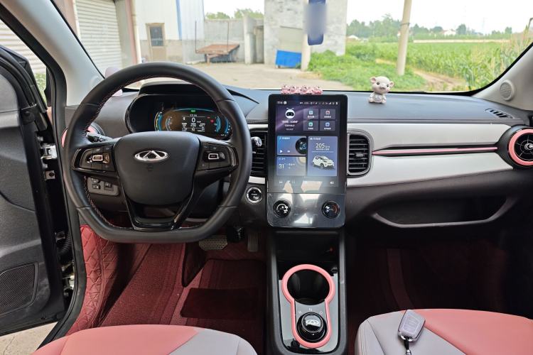 Used Chery QQ Little Ant 2024 Revised Version Youth Edition 251 km True Love Edition 25.05 kWh Center Console