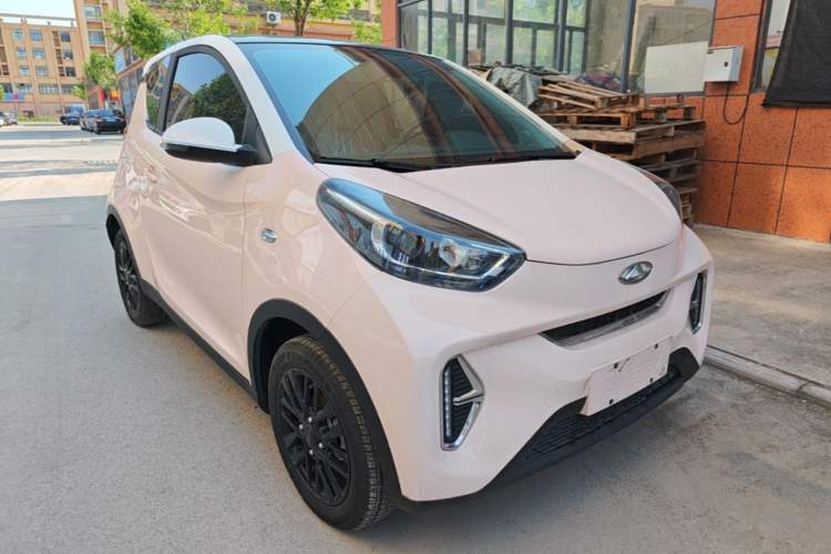 Used Chery QQ Little Ant 2024 Revised Version Youth Edition 251 km True Love Edition 25.05 kWh Front Right 45 Deg