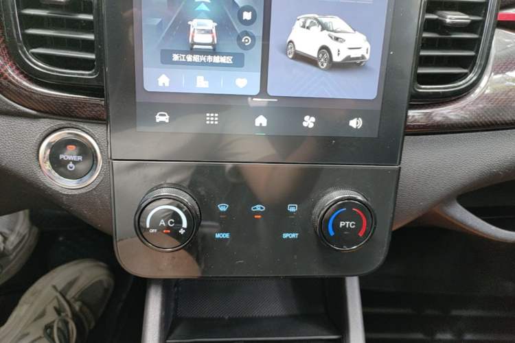Used Chery QQ Little Ant 2024 Edition Youth Version 251km True Love Edition 25.05 kWh Audio And AC Panel