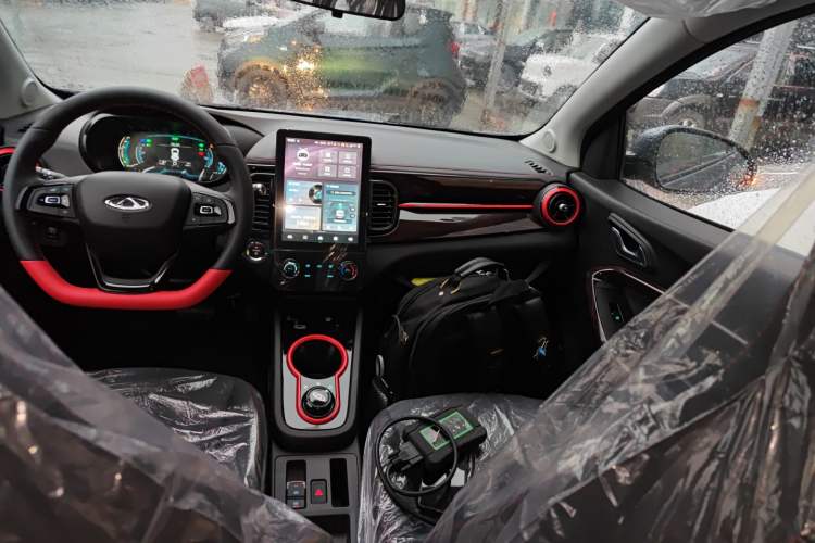Used Chery QQ Little Ant 2024 Revised Version Youth Edition 251 km True Love Edition 25.05 kWh Center Console
