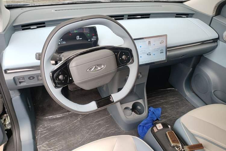 Used Chery QQ Little Ant 2024 Refreshed Version Youth Edition 321 km Beloved Edition 29.23 kWh Center Console