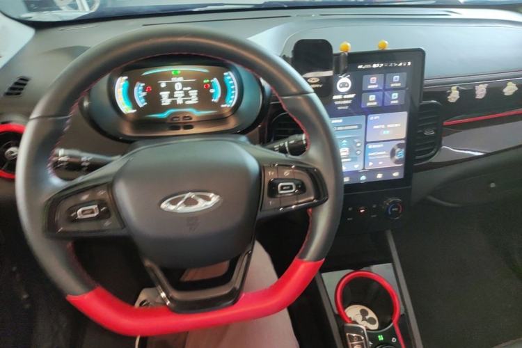 Used Chery QQ Little Ant 2024 Revised Version Youth Edition 251 km True Love Edition 25.05 kWh Center Console