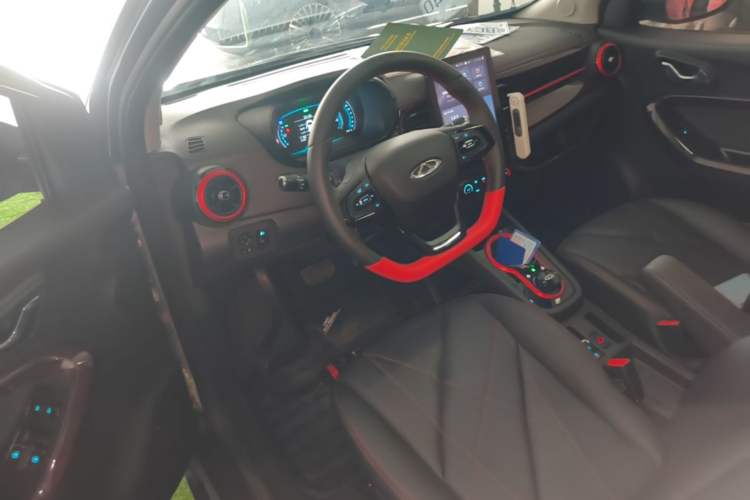 Used Chery QQ Little Ant 2024 Revised Version Youth Edition 251 km True Love Edition 25.05 kWh Center Console