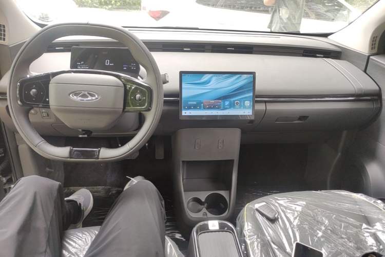 Used Chery QQ Little Ant 2024 Revised Edition Youth Version 321 km Beloved Pro Version 29.23 kWh Center Console
