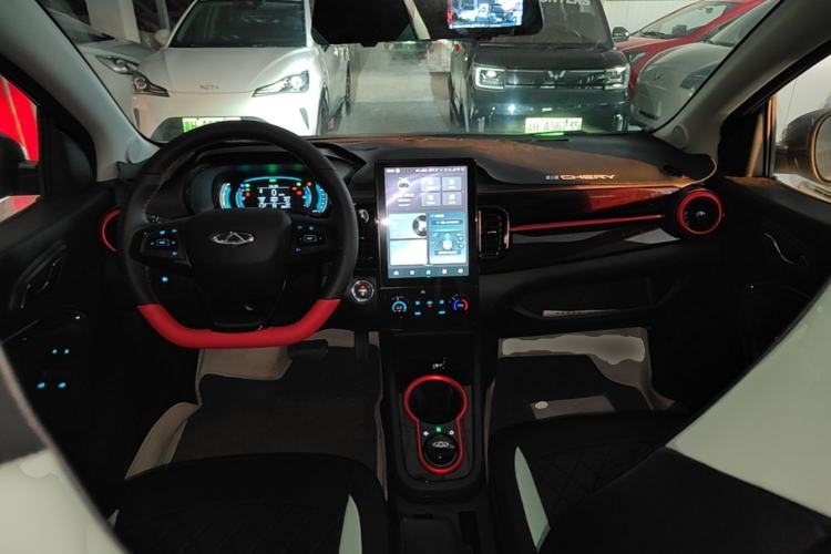 Used Chery QQ Little Ant 2024 Revised Version Youth Edition 251 km True Love Edition 25.05 kWh Center Console