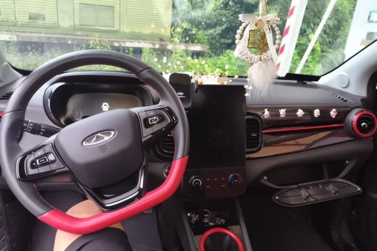 Used Chery QQ Little Ant 2024 Revised Version Youth Edition 251 km True Love Edition 25.05 kWh Center Console