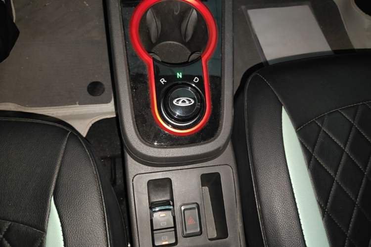Used Chery QQ Little Ant 2024 Revised Version Youth Edition 251 km True Love Edition 25.05 kWh Gear Lever
