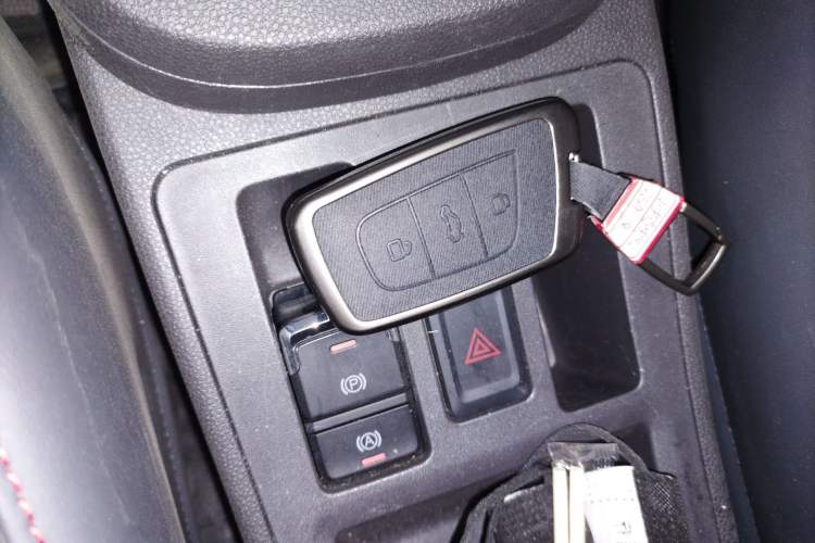 Used Chery QQ Little Ant 2024 Revised Version Youth Edition 251 km True Love Edition 25.05 kWh Interior 1