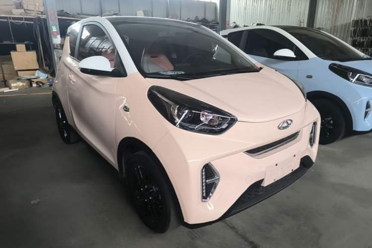 Used Chery QQ Little Ant 2024 Revised Version Youth Edition 251 km True Love Edition 25.05 kWh Front Right 45 Deg