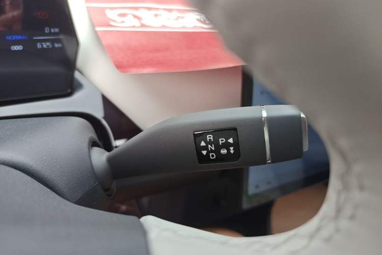 Used Chery QQ Little Ant 2024 Refreshed Version Youth Edition 321 km Beloved Edition 29.23 kWh Gear Lever