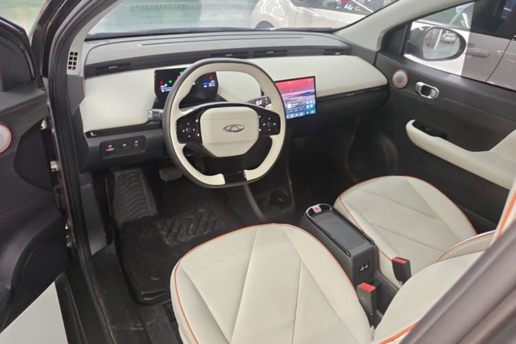 Used Chery QQ Little Ant 2024 Facelifted 321km Beloved Edition Center Console