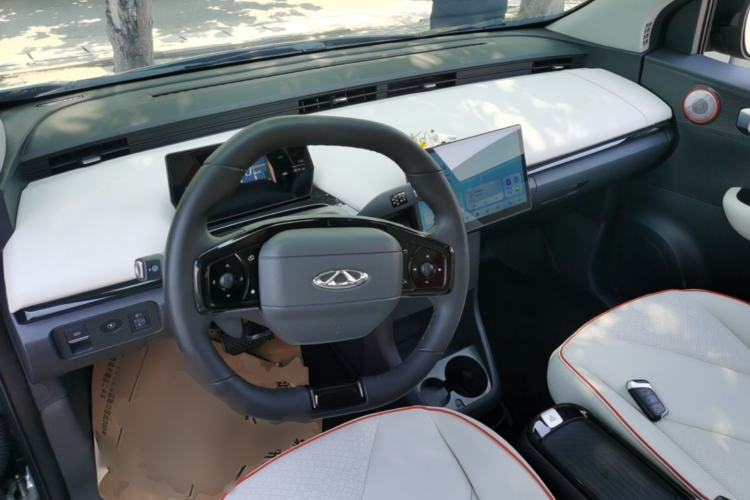 Used Chery QQ Little Ant 2024 Youth Edition 321km Only Love Version 29.23 kWh Center Console