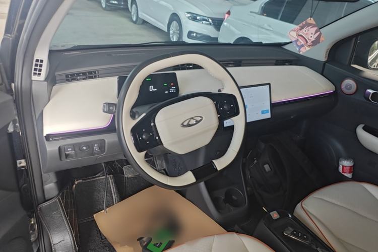Used Chery QQ Little Ant 2024 Facelifted 321km Beloved Edition Center Console