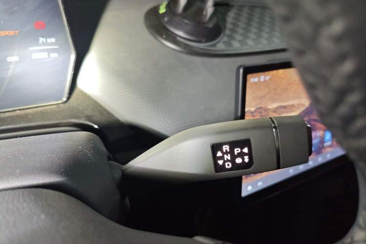 Used Chery QQ Little Ant 2024 Facelifted 321km Beloved Edition Gear Lever