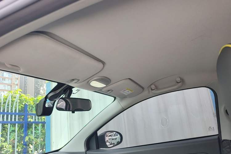 Used Chery QQ Little Ant 2024 Youth Edition 321 km Range Cool Love Version 29.23 kWh Headliner