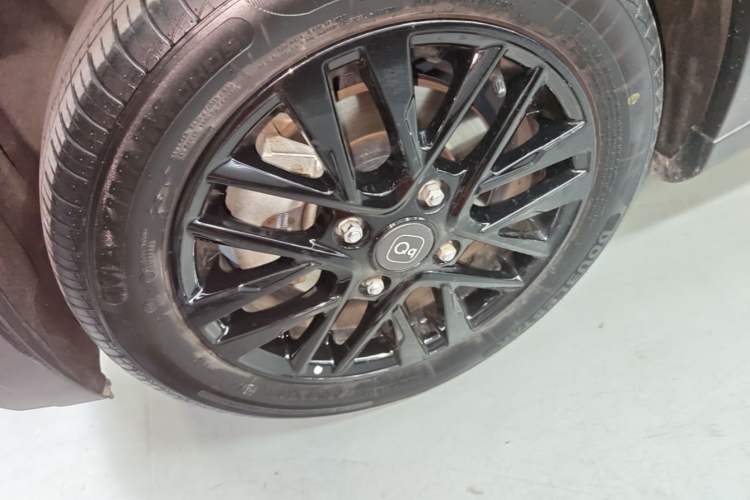 Used Chery QQ Little Ant 2024 Facelifted 321km Beloved Edition Left Front Wheel Hub