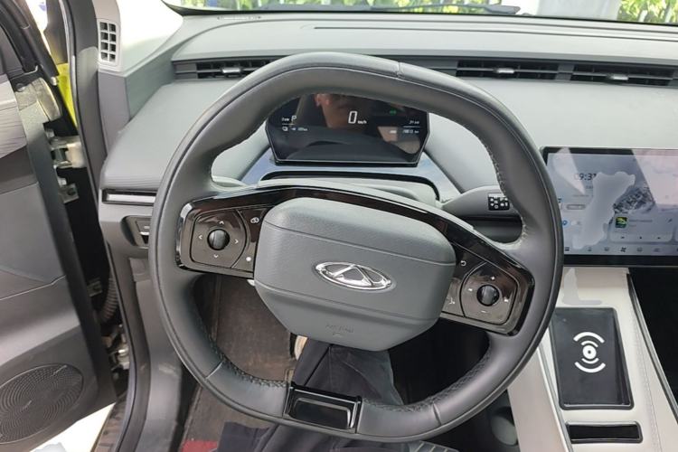 Used Chery QQ Little Ant 2024 Youth Edition 321 km Range Cool Love Version 29.23 kWh Steering Wheel