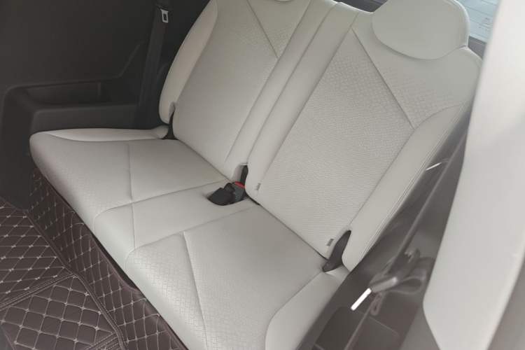 Used Chery QQ Little Ant 2024 Refreshed Version Youth Edition 321 km Beloved Edition 29.23 kWh Left Rear Seat