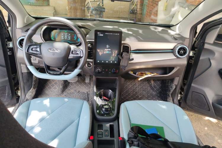 Used Chery QQ Little Ant 2024 Edition Youth Version 251km True Love Edition 25.05 kWh Center Console