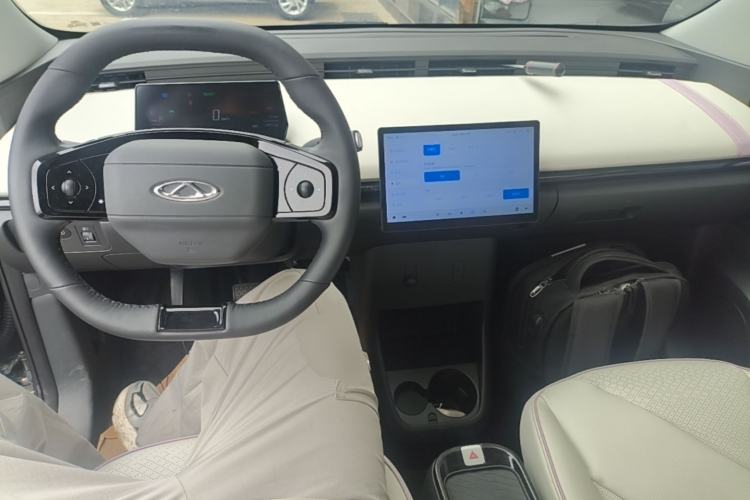 Used Chery QQ Little Ant 2024 Revised Edition Youth Version 321 km Only Love Edition 29.23 kWh Center Console