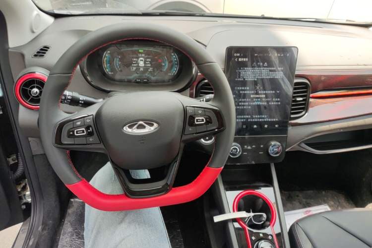 Used Chery QQ Little Ant 2024 Revised Version Youth Edition 251 km True Love Edition 25.05 kWh Center Console