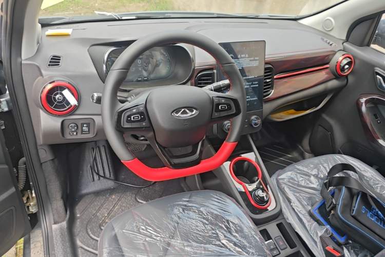 Used Chery QQ Little Ant 2024 Revised Version Youth Edition 251 km True Love Edition 25.05 kWh Center Console