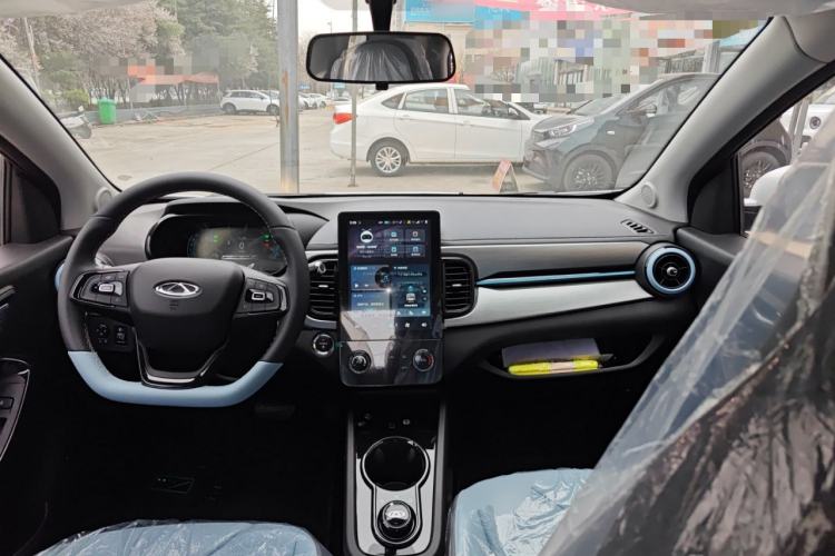 Used Chery QQ Little Ant 2024 Revised Version Youth Edition 251 km True Love Edition 25.05 kWh Center Console