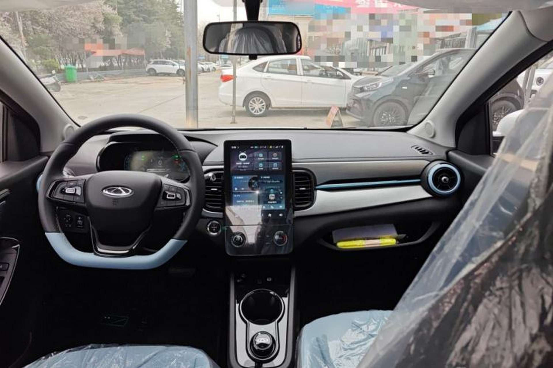 Used Chery QQ Little Ant 2024 Revised Version Youth Edition 251 km True Love Edition 25.05 kWh Center Console